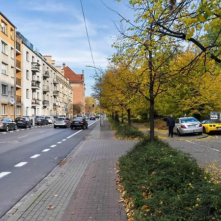 Apartment 60 M2 With Free Garage Near To The Centre By Renters *