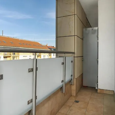 شقة 60 M2 With Free Garage Near To The Centre By Renters بوزنان
