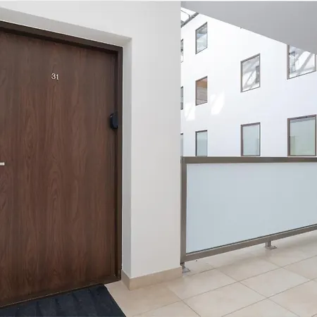 60 M2 With Free Garage Near To The Centre By Renters * بوزنان