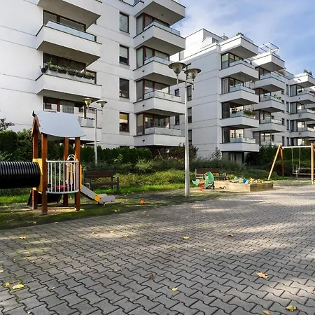 60 M2 With Free Garage Near To The Centre By Renters شقة