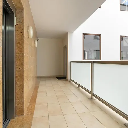 60 M2 With Free Garage Near To The Centre By Renters *